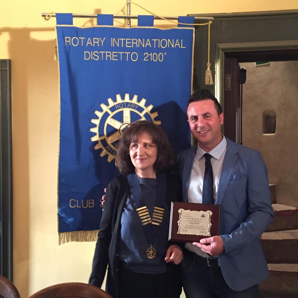 Sabato 28 Maggio 2016 Luigi Basile ha vinto il Premio alla Professionalità al Rotary Club.