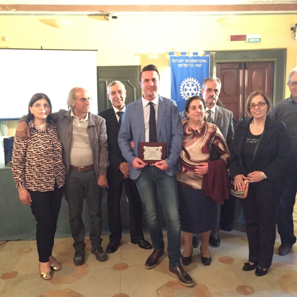 Sabato 28 Maggio 2016 Luigi Basile ha vinto il Premio alla Professionalità al Rotary Club.