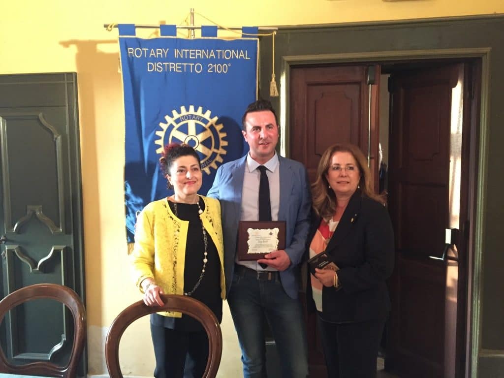 Sabato 28 Maggio 2016 Luigi Basile ha vinto il Premio alla Professionalità al Rotary Club.