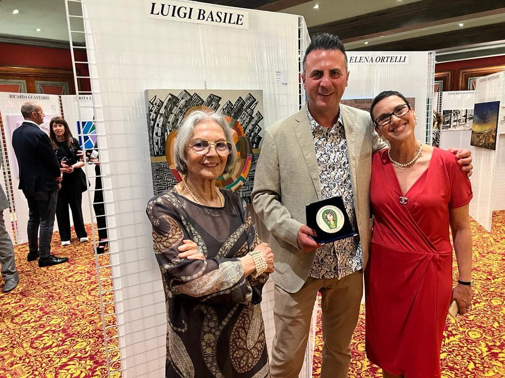 Biennale d'arte di Montecarlo a cui Luigi Basile ha esposto ha partecipato col quadro "3 a New York"