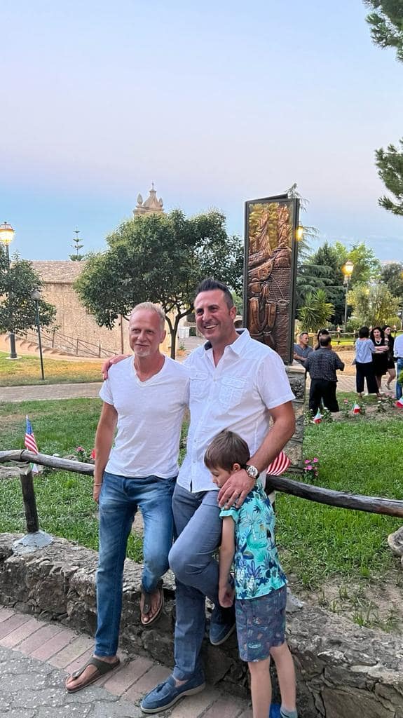 Monumento dedicato agli emigrati d'America realizzato da Luigi Basile per il comune di Belvedere di Spinello