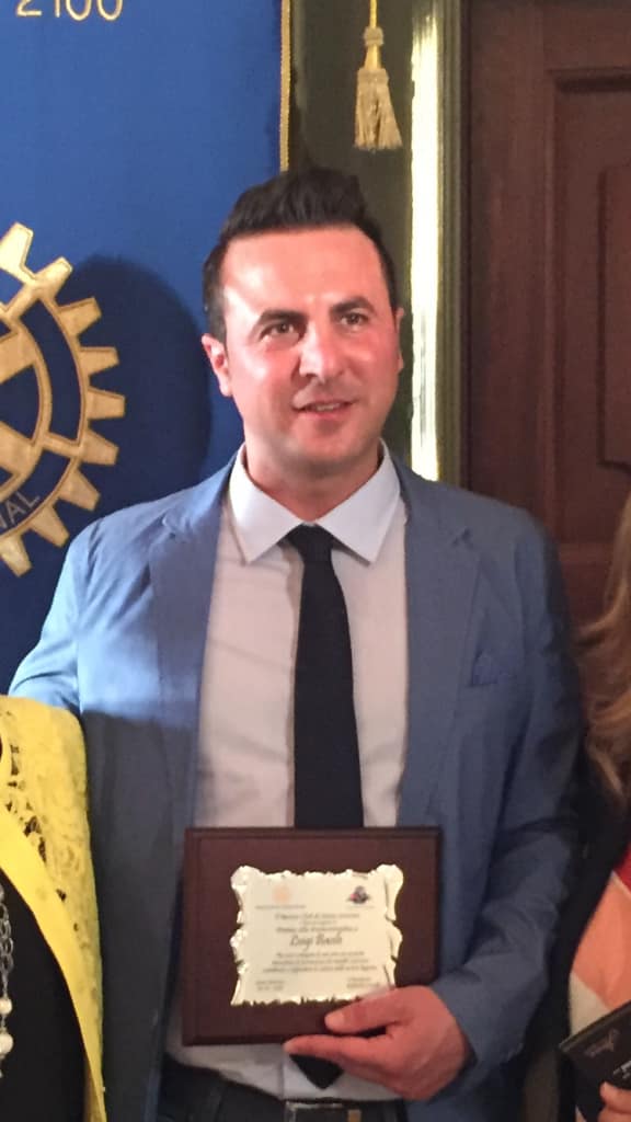 Sabato 28 Maggio 2016 Luigi Basile ha vinto il Premio alla Professionalità al Rotary Club.