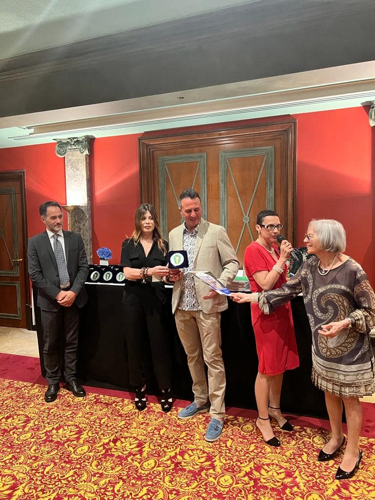 Biennale di Montecarlo a cui Luigi Basile ha partecipato col quadro "3 a New York"