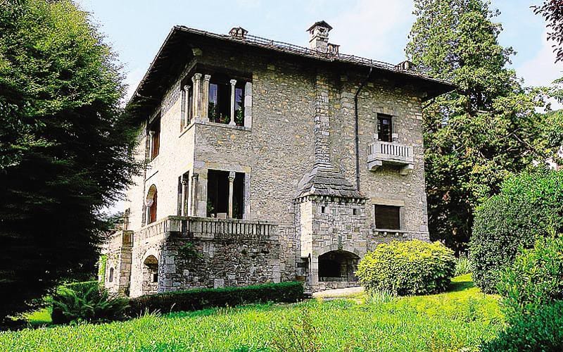 Mostra collettiva in Villa Turconi - Luigi Basile vi ha esposto la sua opera d'arte realizzata insieme ad altri 3 artisti