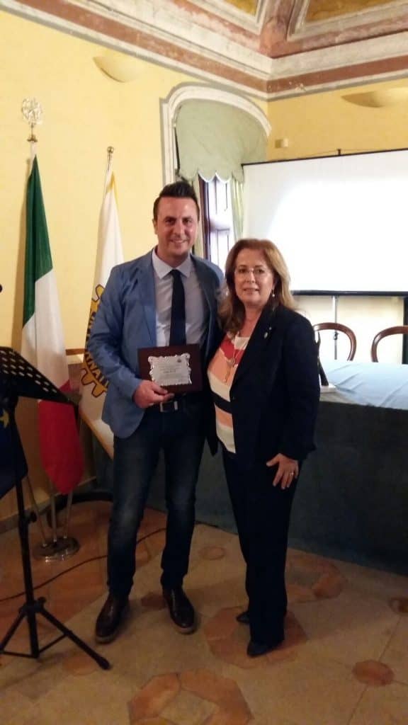 Sabato 28 Maggio 2016 Luigi Basile ha vinto il Premio alla Professionalità al Rotary Club.